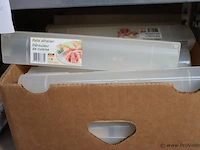 Partij diversen (inhoud 2 planken) bestaande uit o.a. fruitboxen, mokkenmustjes (eiermutsjes) & folierol houders - afbeelding 6 van  8