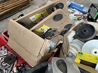 Partij diversen met kratten w.o. elektronica, trolleys, schakelmateriaal - afbeelding 4 van  10