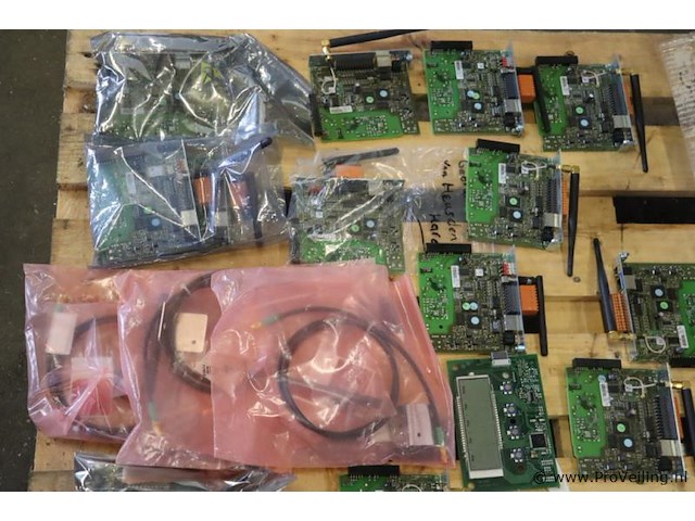 Partij diversen o.a. antennekit - afbeelding 2 van  7