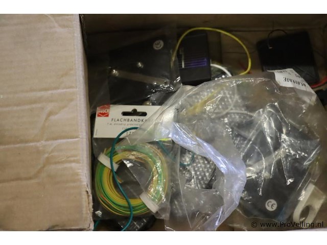 Partij diversen o.a. antennekit - afbeelding 7 van  7