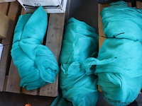 Partij diversen o.a. beschermingsnetten & dakpanhaken - afbeelding 2 van  3