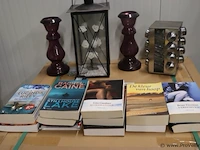 Partij diversen o.a. boeken, kandelaars en kruidenpotjes - afbeelding 1 van  10