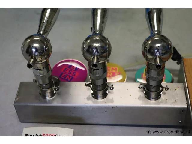 Partij diversen o.a. energiedrank/ mixdranktap, slangen & elektrische pompen van het merk flojet; model bevjet5000series bib dispenser (3 stuks) - afbeelding 8 van  10