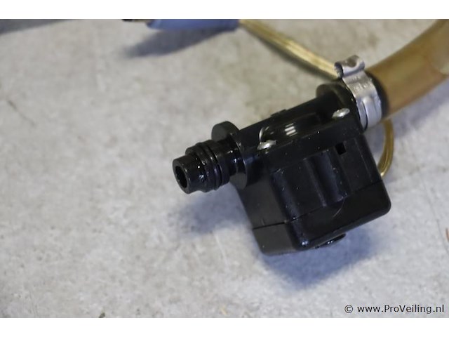 Partij diversen o.a. energiedrank/ mixdranktap, slangen & elektrische pompen van het merk flojet; model bevjet5000series bib dispenser (3 stuks) - afbeelding 2 van  10