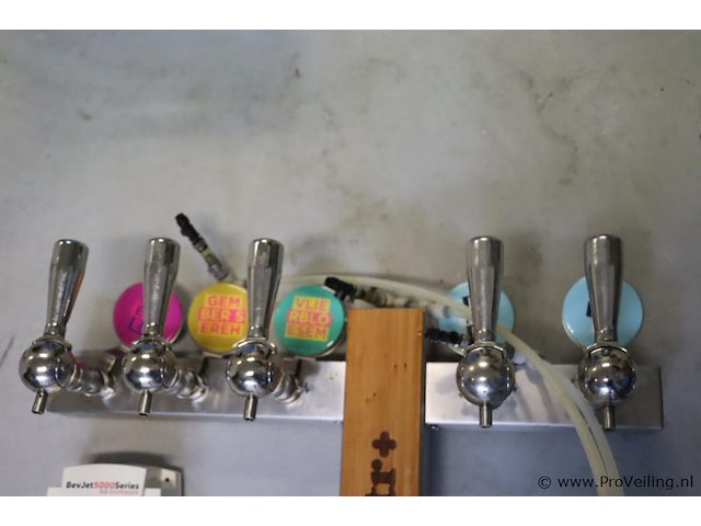 Partij diversen o.a. energiedrank/ mixdranktap, slangen & elektrische pompen van het merk flojet; model bevjet5000series bib dispenser (3 stuks) - afbeelding 4 van  10