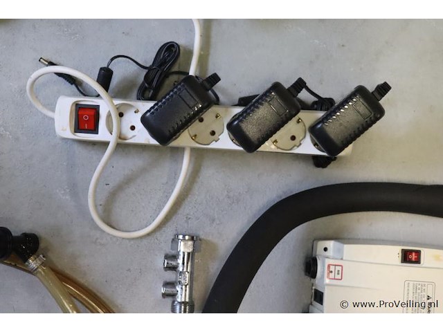 Partij diversen o.a. energiedrank/ mixdranktap, slangen & elektrische pompen van het merk flojet; model bevjet5000series bib dispenser (3 stuks) - afbeelding 6 van  10