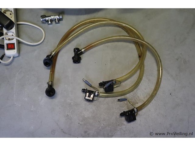 Partij diversen o.a. energiedrank/ mixdranktap, slangen & elektrische pompen van het merk flojet; model bevjet5000series bib dispenser (3 stuks) - afbeelding 7 van  10