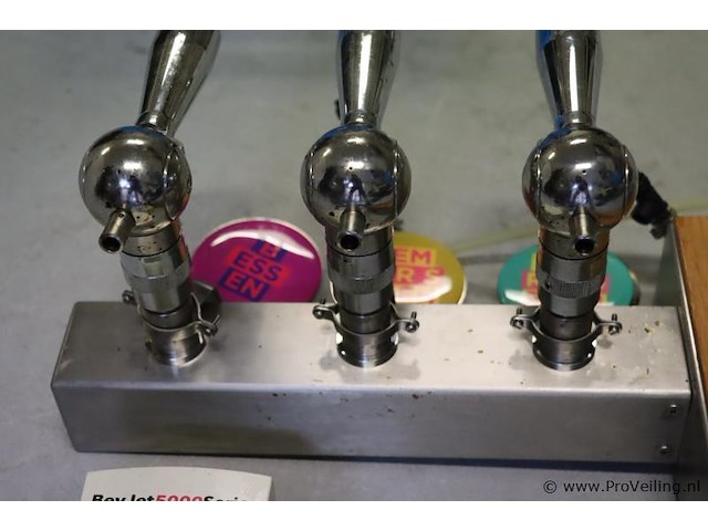 Partij diversen o.a. energiedrank/ mixdranktap, slangen & elektrische pompen van het merk flojet; model bevjet5000series bib dispenser (3 stuks) - afbeelding 8 van  10