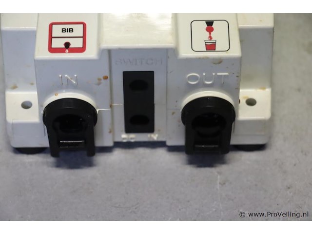 Partij diversen o.a. energiedrank/ mixdranktap, slangen & elektrische pompen van het merk flojet; model bevjet5000series bib dispenser (3 stuks) - afbeelding 9 van  10