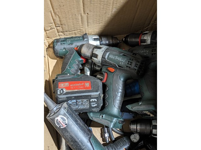 Partij diversen o.a. gereedschap, volvo lampen, o.a. hitachi, metabo - afbeelding 2 van  15