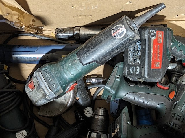 Partij diversen o.a. gereedschap, volvo lampen, o.a. hitachi, metabo - afbeelding 3 van  15