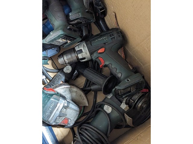 Partij diversen o.a. gereedschap, volvo lampen, o.a. hitachi, metabo - afbeelding 4 van  15