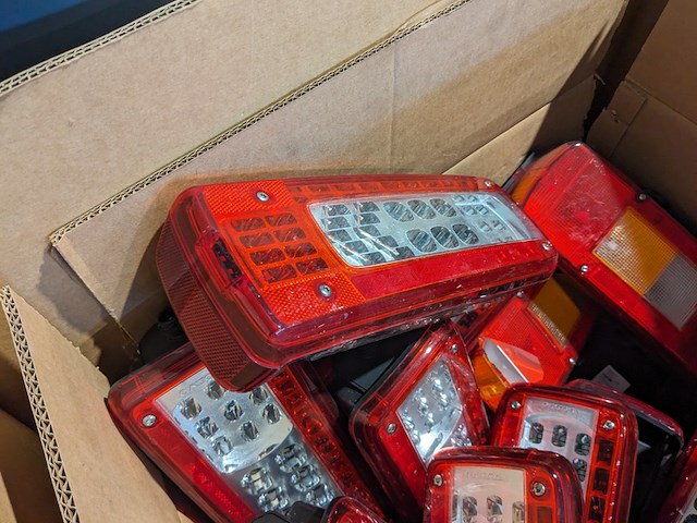 Partij diversen o.a. gereedschap, volvo lampen, o.a. hitachi, metabo - afbeelding 10 van  15