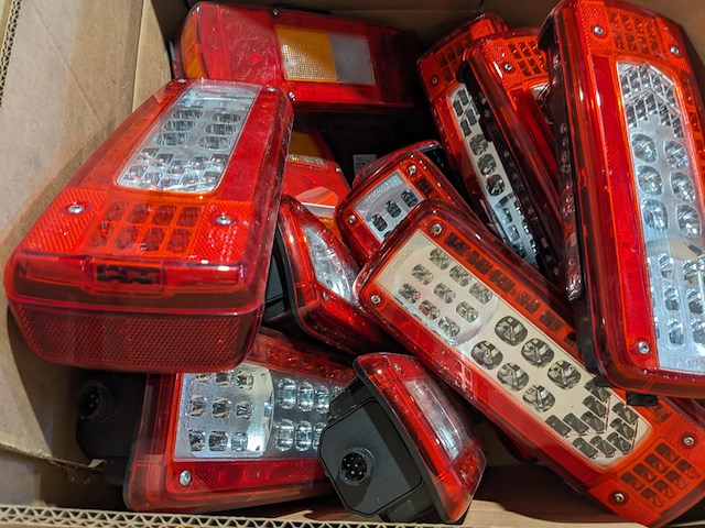 Partij diversen o.a. gereedschap, volvo lampen, o.a. hitachi, metabo - afbeelding 13 van  15