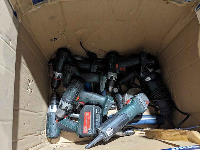 Partij diversen o.a. gereedschap, volvo lampen, o.a. hitachi, metabo - afbeelding 14 van  15