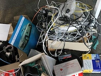 Partij diversen o.a. gereedschapskoffer, verbanddoos, kabel & snoeren - afbeelding 2 van  3