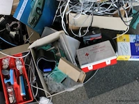 Partij diversen o.a. gereedschapskoffer, verbanddoos, kabel & snoeren - afbeelding 3 van  3