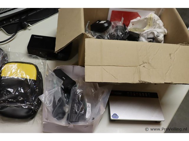 Partij diversen o.a. goodwe ezlogger pro & panasonic basisstation model kx-tgp500 - afbeelding 1 van  9