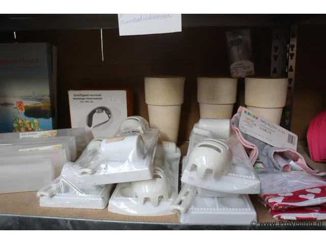 Partij diversen o.a. huishoudelijke artikelen, hobbymateriaal, pastamaker sets & zwembad afdekzeilen - 100 stuks - afbeelding 6 van  11
