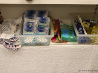 Partij diversen o.a. keukendoeken, huishoudhandschoenen, glas en allesreiniger - afbeelding 1 van  6