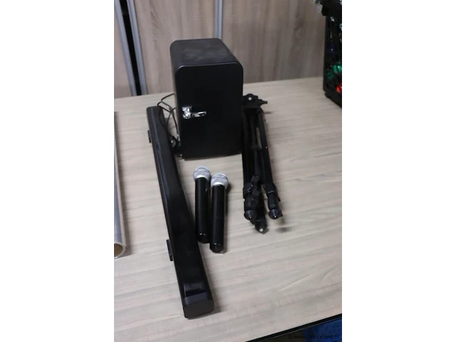 Partij diversen o.a. mini-koelkast, statief, microfoons (2x) & roseland bluetooth soundbar - afbeelding 1 van  10