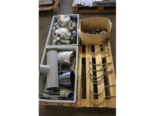 Partij diversen o.a. pvc-koppelstukken & beugels - afbeelding 1 van  6