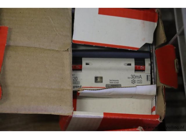 Partij diversen o.a. pvc, zekeringen & bevestigingsmaterialen - afbeelding 2 van  13
