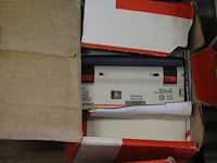 Partij diversen o.a. pvc, zekeringen & bevestigingsmaterialen - afbeelding 2 van  13