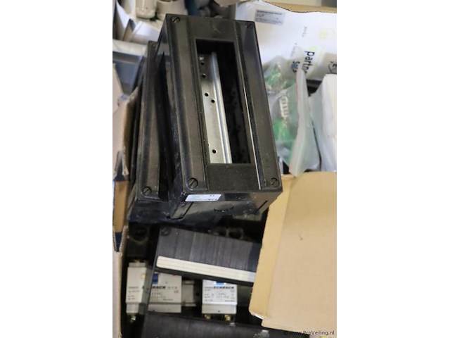 Partij diversen o.a. pvc, zekeringen & bevestigingsmaterialen - afbeelding 6 van  13