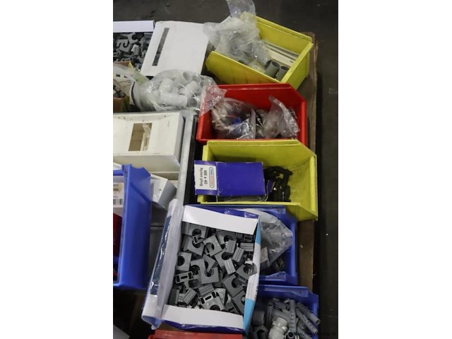 Partij diversen o.a. pvc, zekeringen & bevestigingsmaterialen - afbeelding 9 van  13