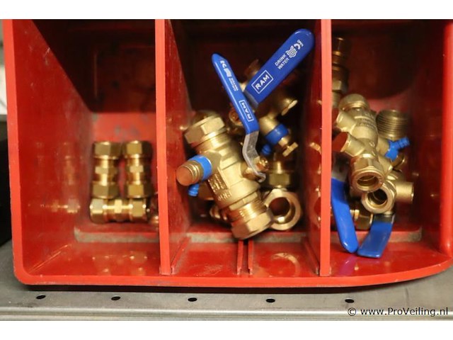 Partij diversen o.a. ram terugstroombeveiliging & knelkoppelingen - afbeelding 1 van  4