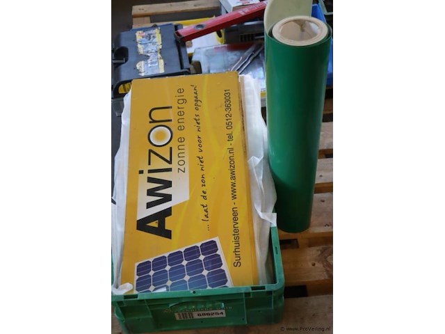 Partij diversen o.a. reclameborden van trespa & folie op rol - afbeelding 1 van  6