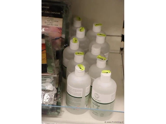 Partij diversen o.a. regenjassen, diverse kleuren & handgel - afbeelding 2 van  4