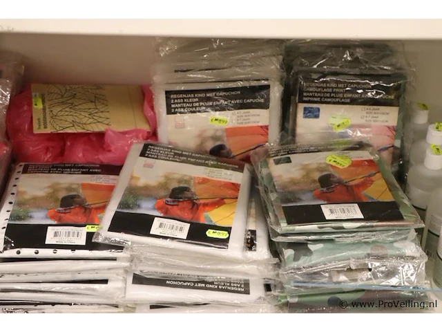 Partij diversen o.a. regenjassen, diverse kleuren & handgel - afbeelding 3 van  4