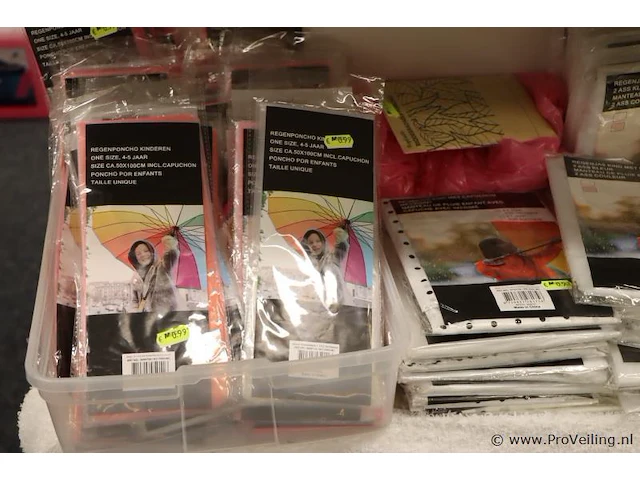 Partij diversen o.a. regenjassen, diverse kleuren & handgel - afbeelding 4 van  4