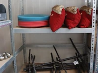 Partij diversen o.a. retro kussens, spriet decotakken & koffiefilterhouders - afbeelding 1 van  8