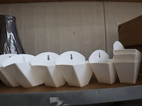 Partij diversen o.a. retro kussens, spriet decotakken & koffiefilterhouders - afbeelding 4 van  8