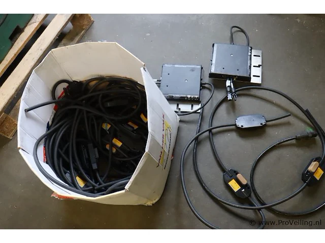 Partij diversen o.a. solaredge power optimizers & apsystems micro inverters model ds3 - afbeelding 4 van  15