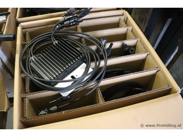 Partij diversen o.a. solaredge power optimizers & apsystems micro inverters model ds3 - afbeelding 12 van  15