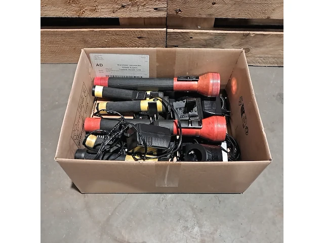 Partij diversen, o.a. streamlight, husqvarna & stihl - afbeelding 20 van  50