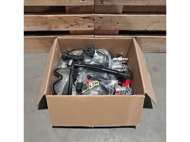 Partij diversen, o.a. streamlight, husqvarna & stihl - afbeelding 46 van  50