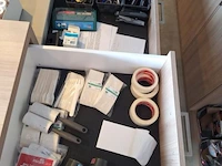 Partij diversen o.a. tape, elastiekjes & nietmachines - afbeelding 1 van  3