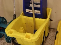 Partij diversen o.a. tuinslanghaspel, dweilemmers, kinderslee, bezem en opstapje - afbeelding 4 van  7