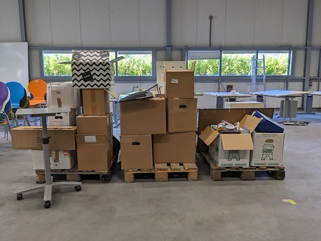 Partij diversen op 3x pallet - afbeelding 1 van  15