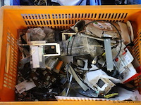 Partij diversen op pallet o.a. kit, spuitbussen & vogelwering t.b.v. zonnepanelen - afbeelding 2 van  9