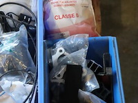 Partij diversen op pallet o.a. kit, spuitbussen & vogelwering t.b.v. zonnepanelen - afbeelding 4 van  9