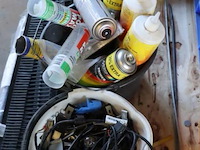 Partij diversen op pallet o.a. kit, spuitbussen & vogelwering t.b.v. zonnepanelen - afbeelding 6 van  9