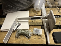 Partij diversen w.o. bureaulamp, fietsmand, krijtstiften w.o. basil - afbeelding 2 van  12