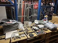 Partij diversen w.o. bureaulamp, fietsmand, krijtstiften w.o. basil - afbeelding 1 van  12