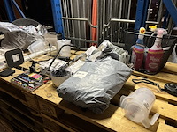 Partij diversen w.o. bureaulamp, fietsmand, krijtstiften w.o. basil - afbeelding 5 van  12